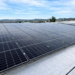 Installation professionnelle de photovoltaïque de 150 kWc sur toiture plate pour un site industriel à La Fare les Oliviers, réalisée pour un fabricant de piscines.